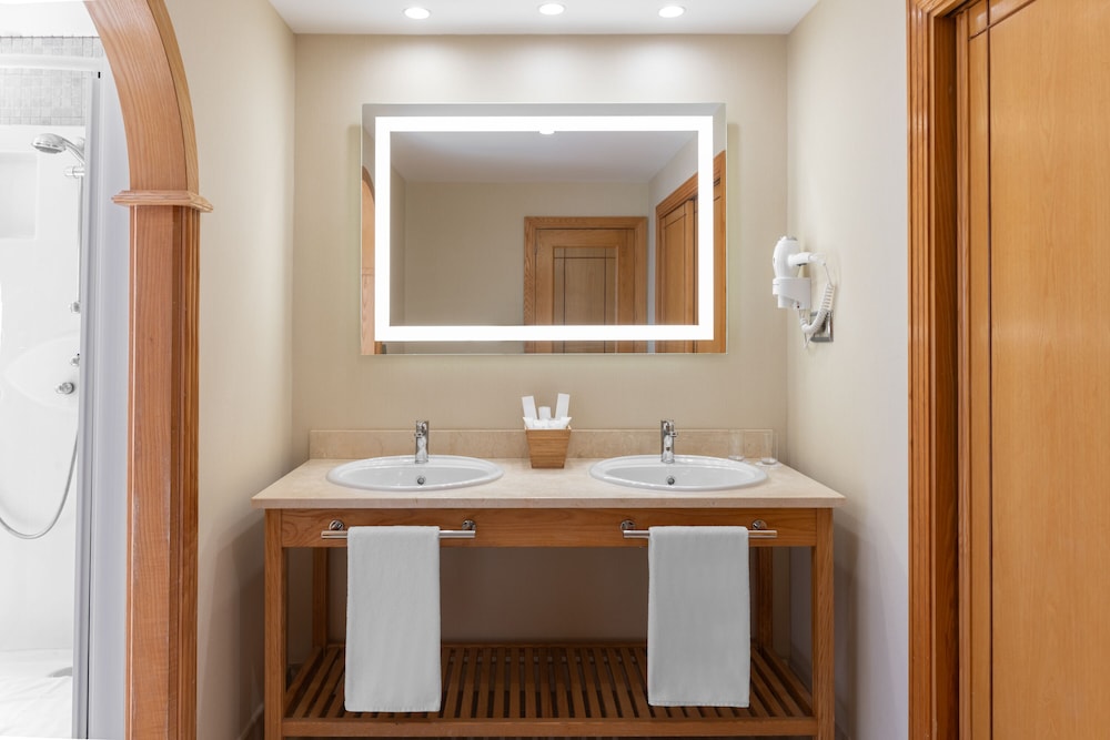 Elba Sara Beach & Golf Resort — Hotel rooms in Costa de Antigua, Canary Islands