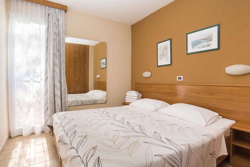 Apartments Stella Plava Laguna — Hotel rooms in Umag, Istria