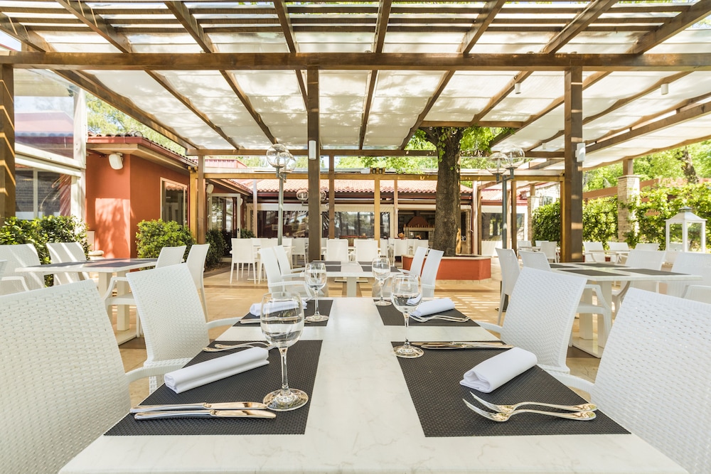Apartments Stella Plava Laguna — Restaurant & bars in Umag, Istria