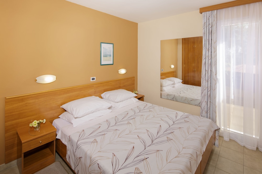Apartments Stella Plava Laguna — Hotel rooms in Umag, Istria