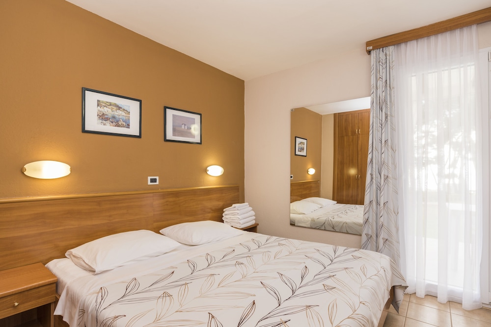 Apartments Stella Plava Laguna — Hotel rooms in Umag, Istria
