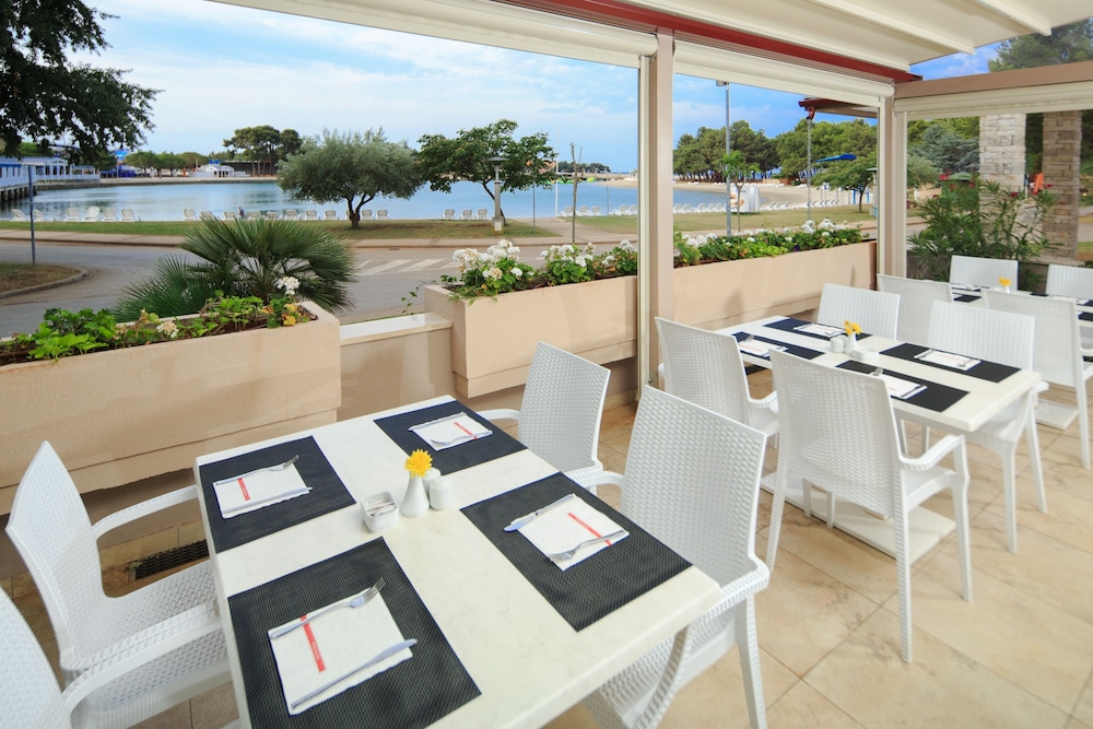 Apartments Stella Plava Laguna — Restaurant & bars in Umag, Istria