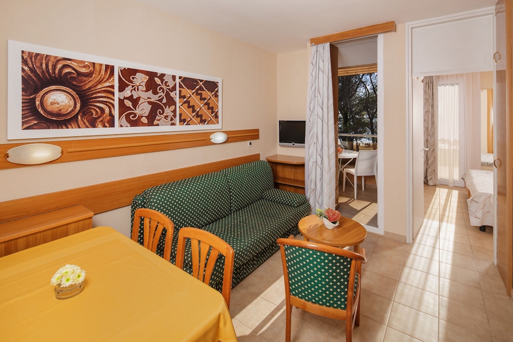 Apartments Stella Plava Laguna — Hotel rooms in Umag, Istria