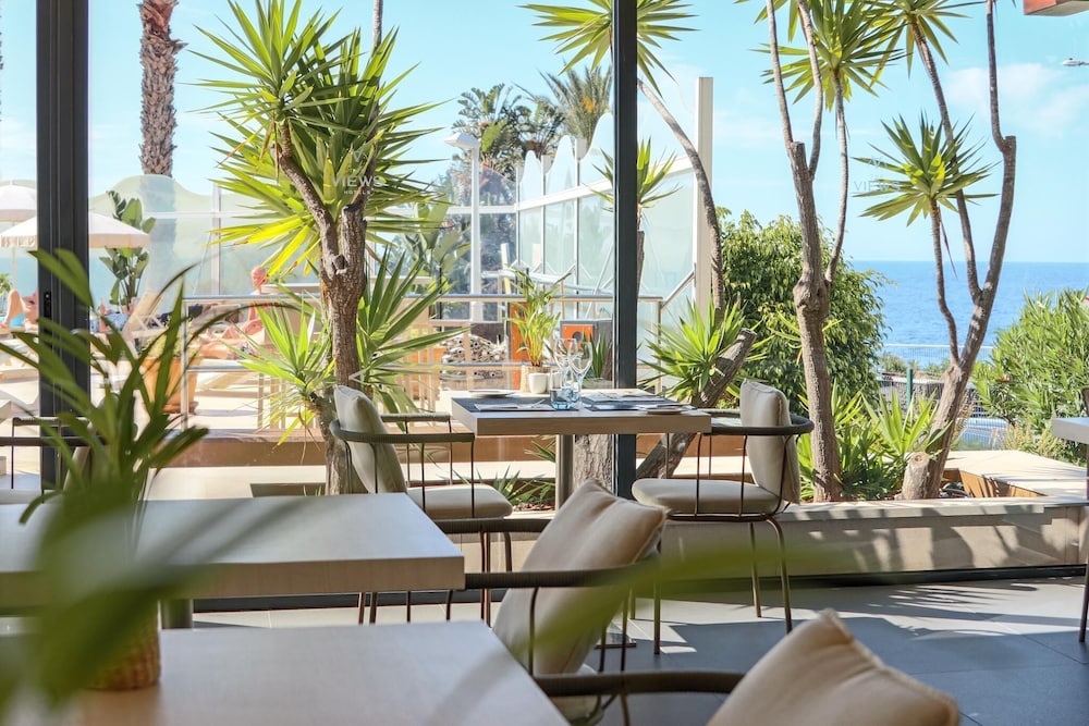 The Views Oasis - Family Friendly — Restaurant in Santa Cruz, Madeira