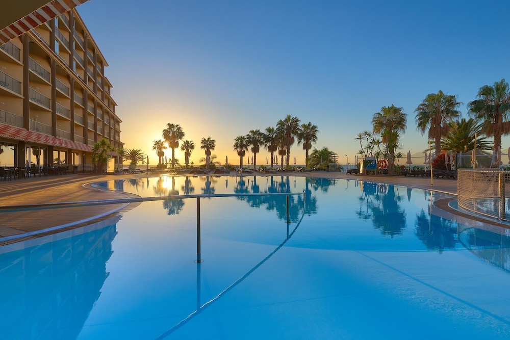The Views Oasis - Family Friendly — Pool in Santa Cruz, Madeira