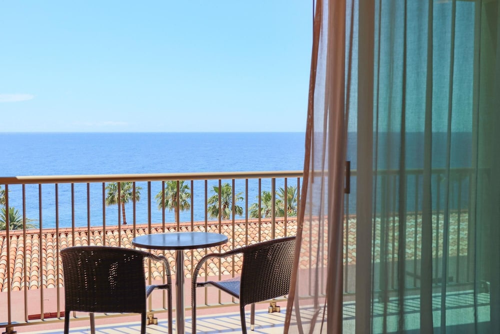 The Views Oasis - Family Friendly — Rooms in Santa Cruz, Madeira