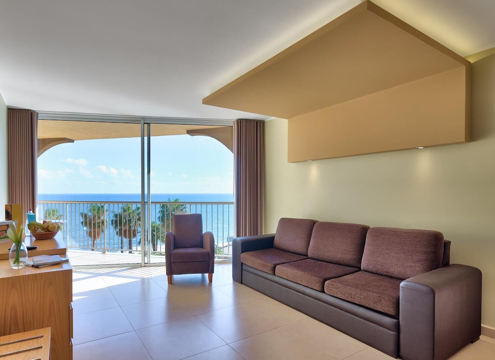 The Views Oasis - Family Friendly — Rooms in Santa Cruz, Madeira