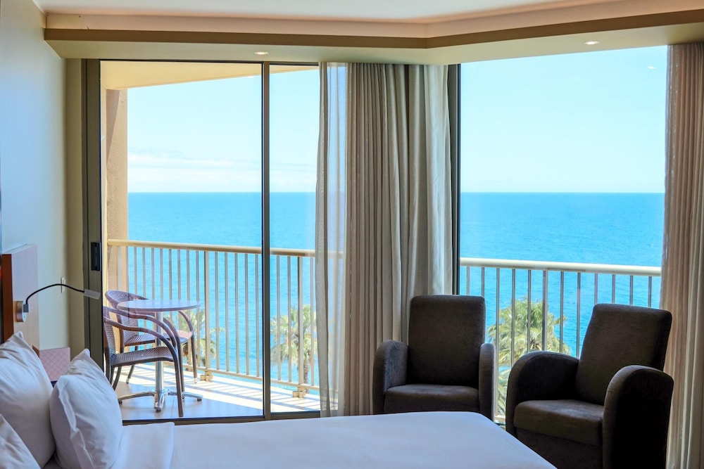The Views Oasis - Family Friendly — Rooms in Santa Cruz, Madeira