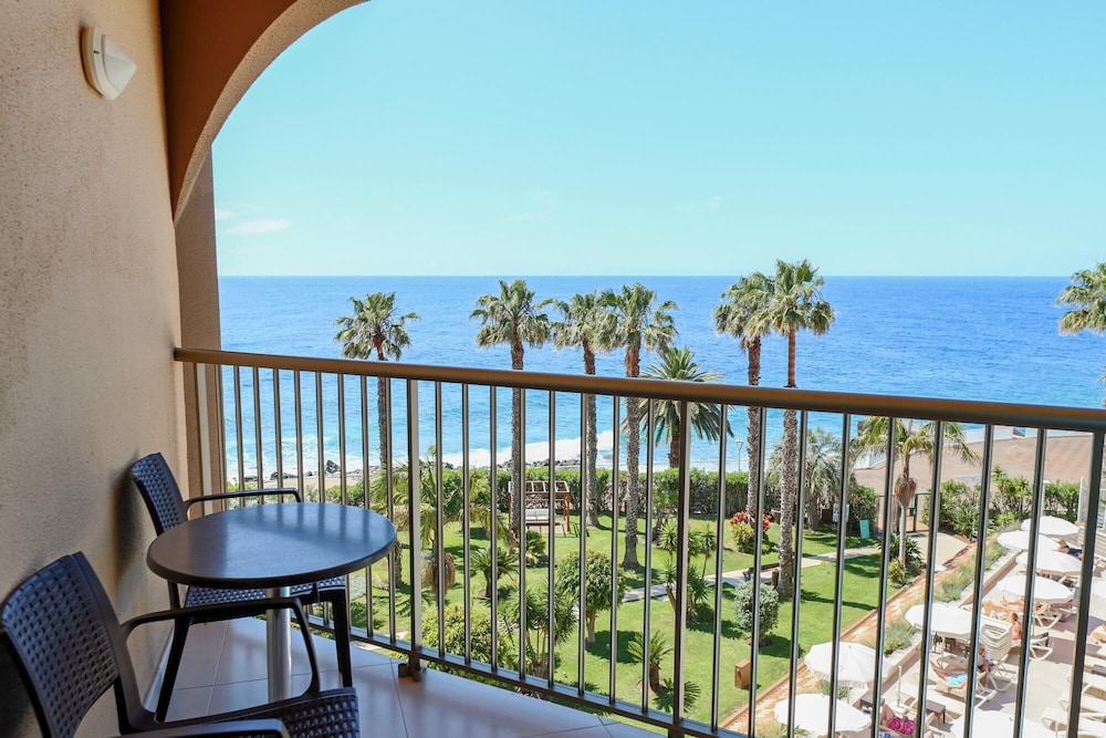 The Views Oasis - Family Friendly — Rooms in Santa Cruz, Madeira