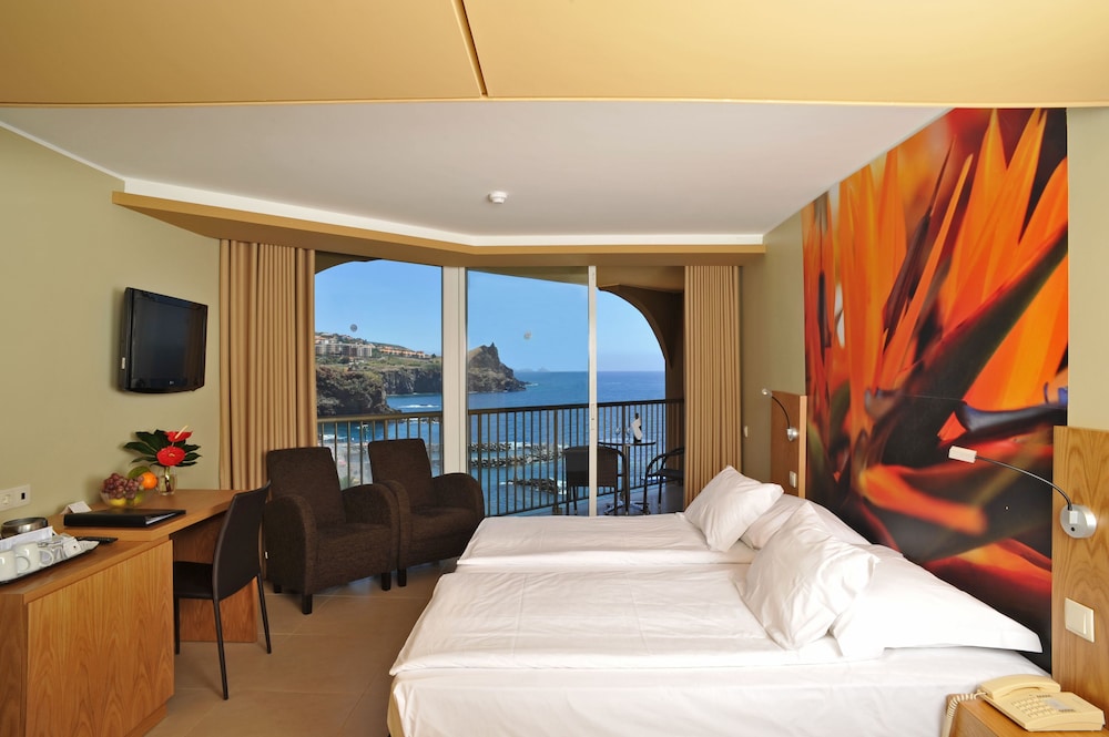 The Views Oasis - Family Friendly — Rooms in Santa Cruz, Madeira