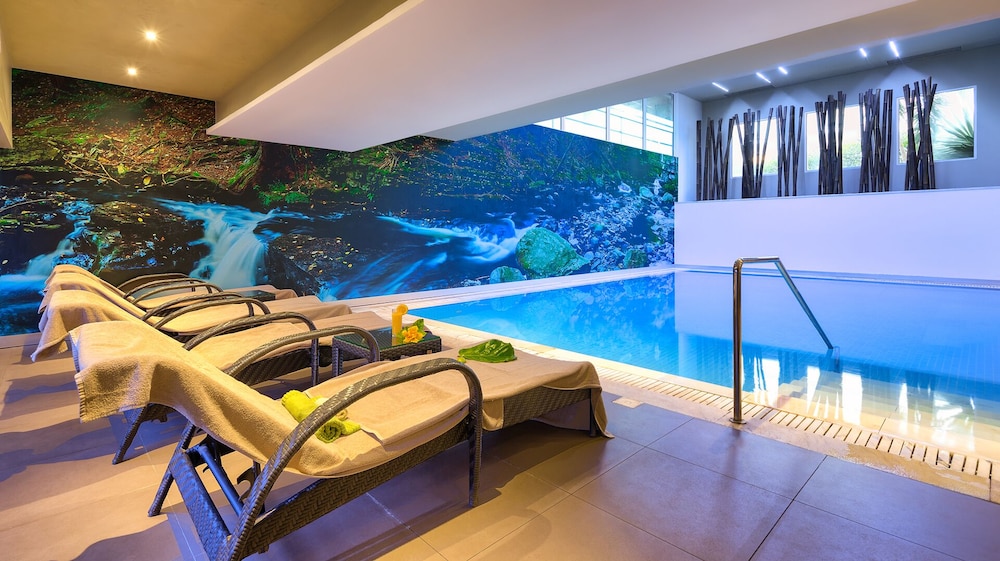 The Views Oasis - Family Friendly — Pool in Santa Cruz, Madeira