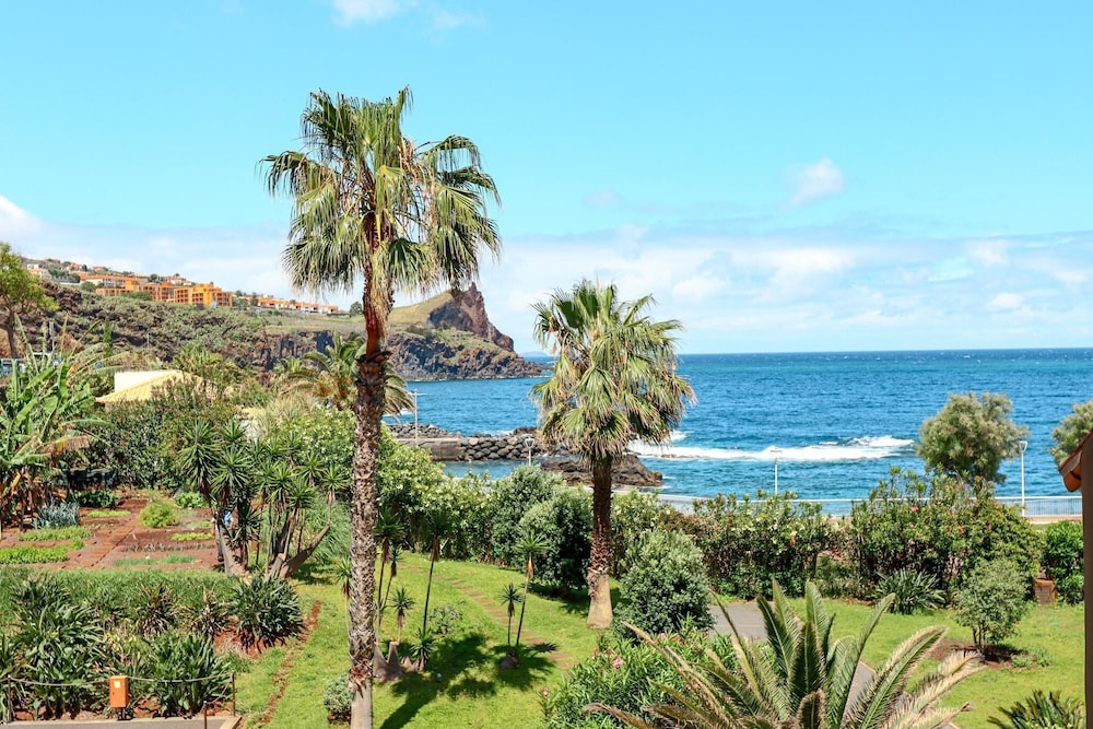 The Views Oasis - Family Friendly — Rooms in Santa Cruz, Madeira