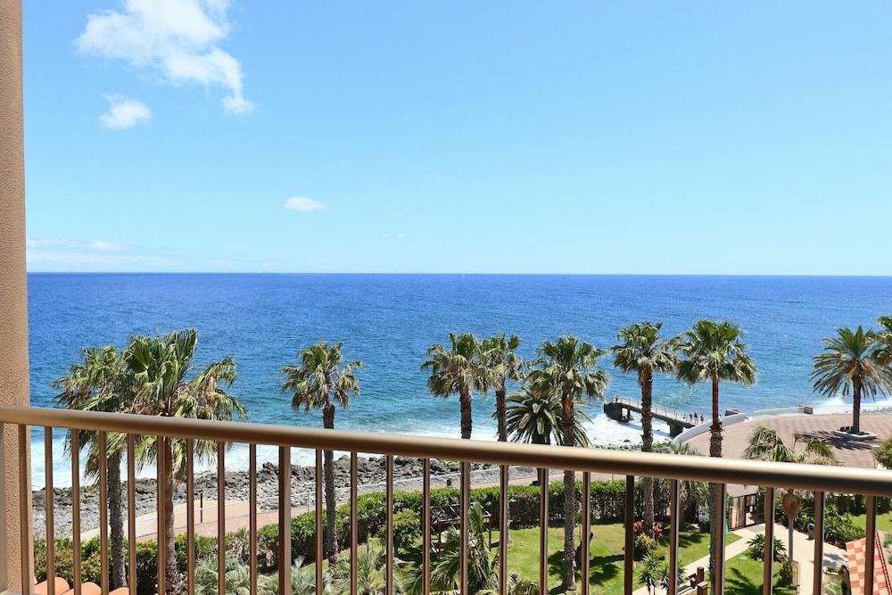The Views Oasis - Family Friendly — Rooms in Santa Cruz, Madeira