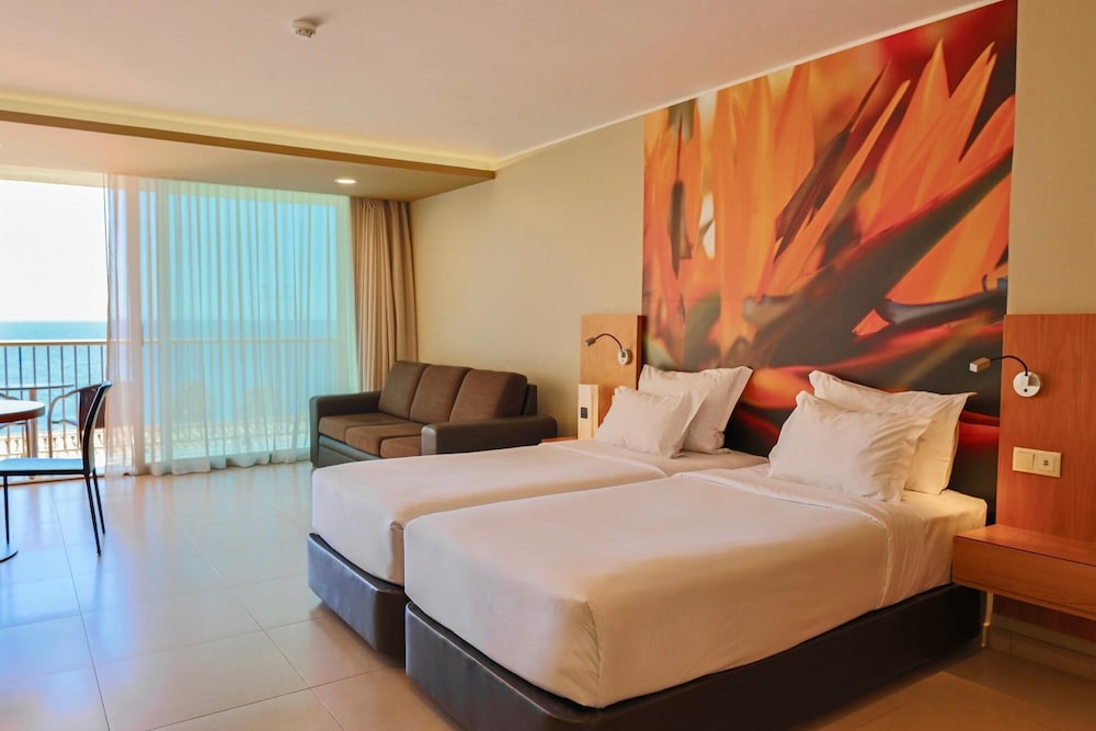 The Views Oasis - Family Friendly — Rooms in Santa Cruz, Madeira