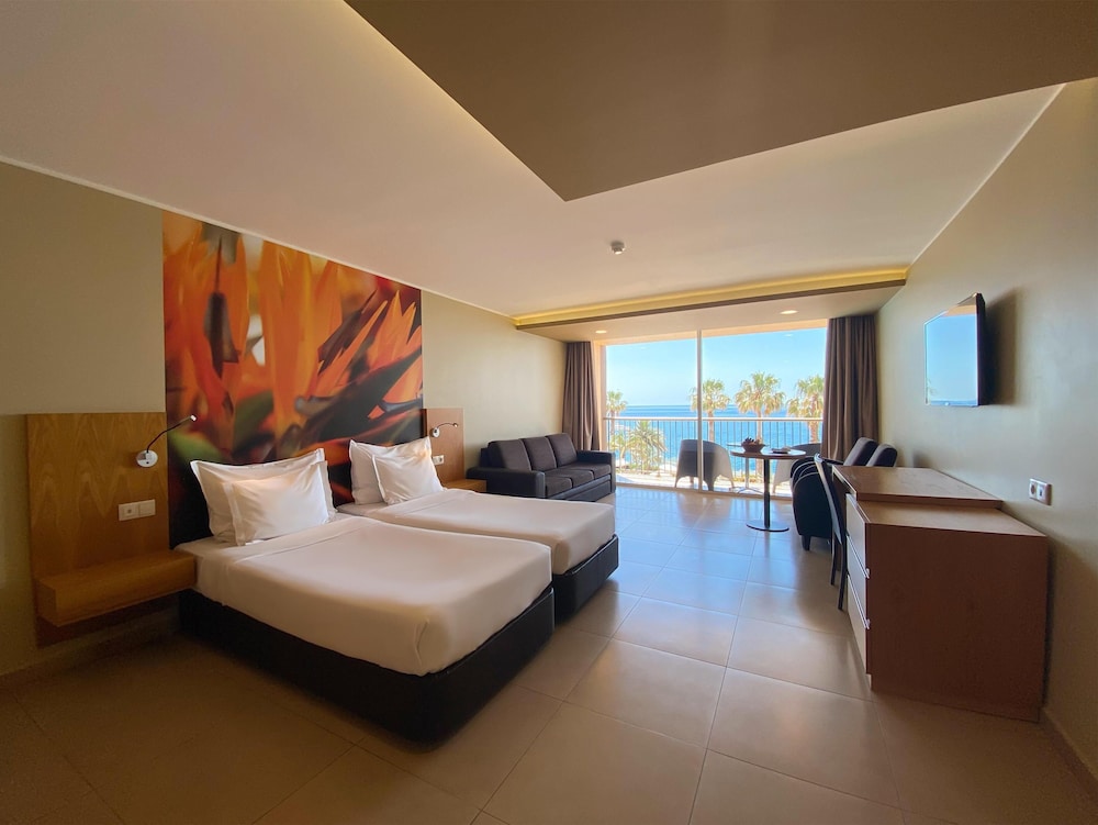 The Views Oasis - Family Friendly — Rooms in Santa Cruz, Madeira