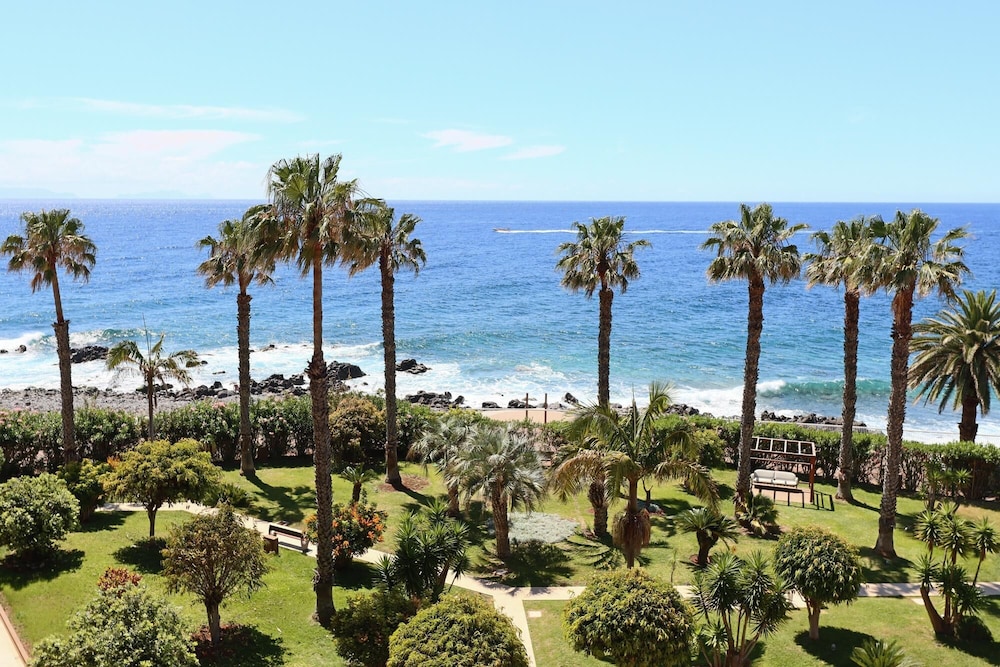 The Views Oasis - Family Friendly — Rooms in Santa Cruz, Madeira