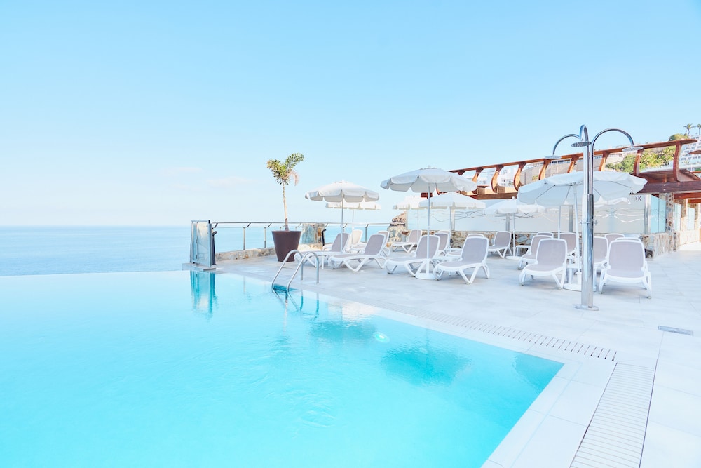 Gloria Palace Amadores Thalasso & Hotel — Swimming pool in Puerto Rico, Canary Islands