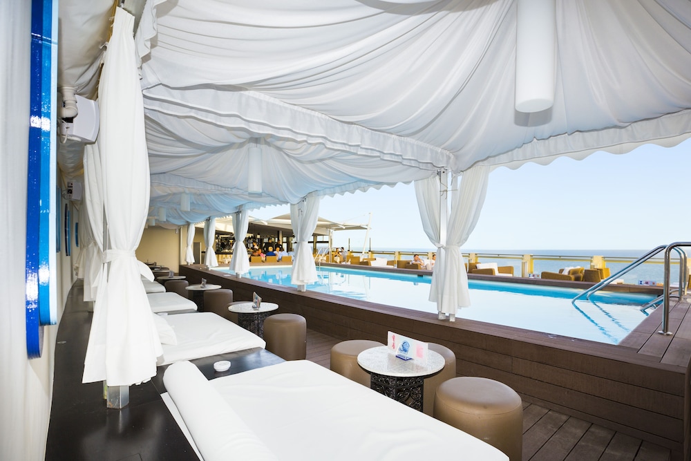 Gloria Palace San Agustin Thalasso & Hotel — Swimming pool in San Agustin, Canary Islands