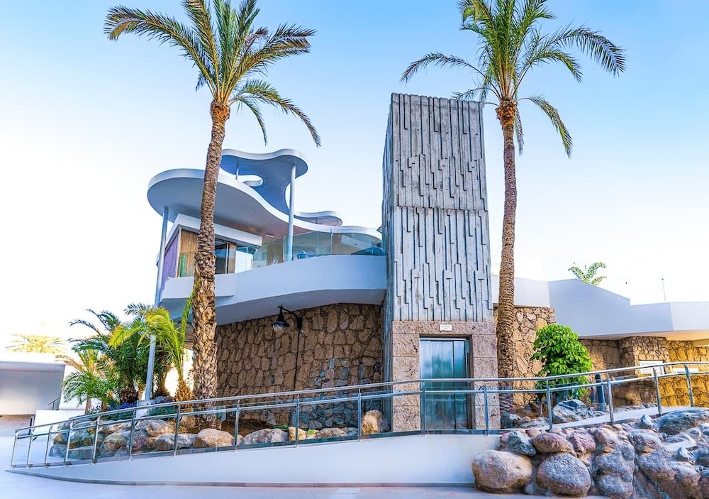 Gloria Palace San Agustin Thalasso & Hotel — Hotel building in San Agustin, Canary Islands