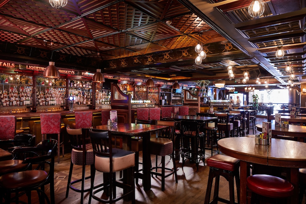 Arlington Hotel O'Connell Bridge — Restaurant & bars in Dublin, Dublin City