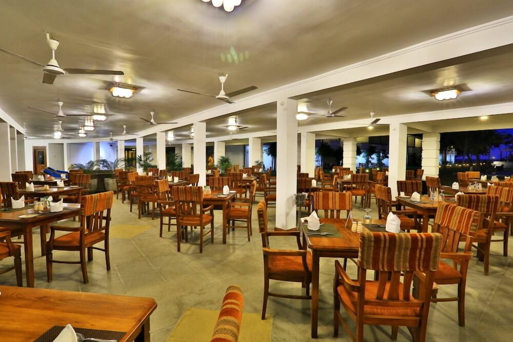 Hibiscus Beach Hotel And Villas — Restaurant & bars in Wadduwa