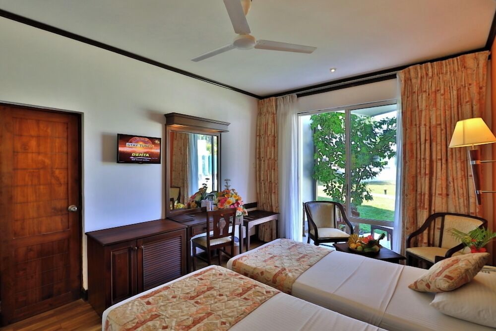 Hibiscus Beach Hotel And Villas — Hotel rooms in Wadduwa