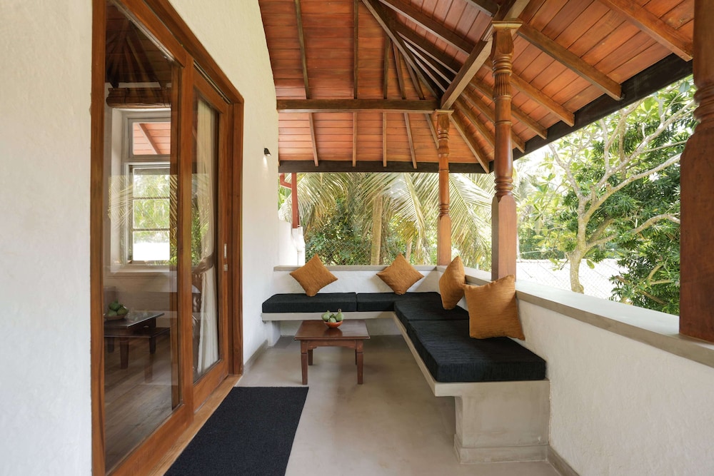 Hibiscus Beach Hotel And Villas — Hotel rooms in Wadduwa