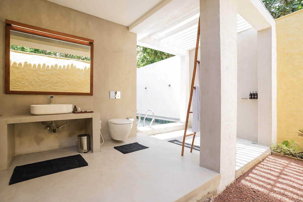 Hibiscus Beach Hotel And Villas — Hotel rooms in Wadduwa