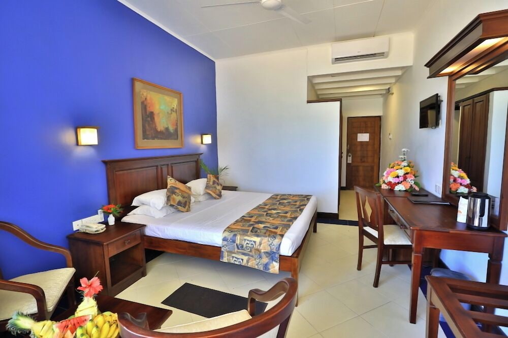 Hibiscus Beach Hotel And Villas — Hotel rooms in Wadduwa