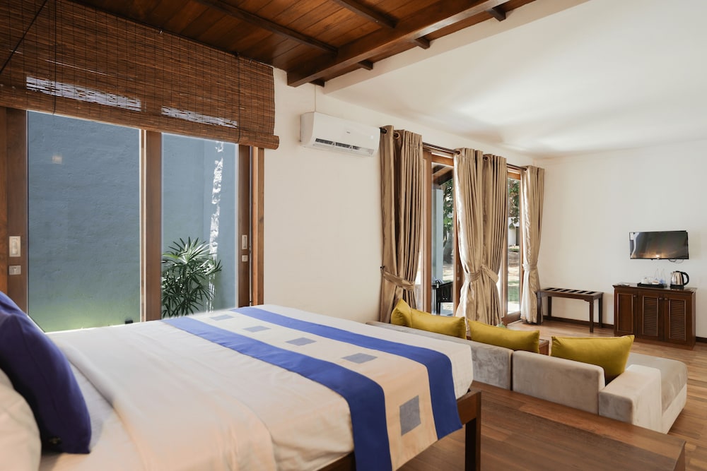 Hibiscus Beach Hotel And Villas — Hotel rooms in Wadduwa