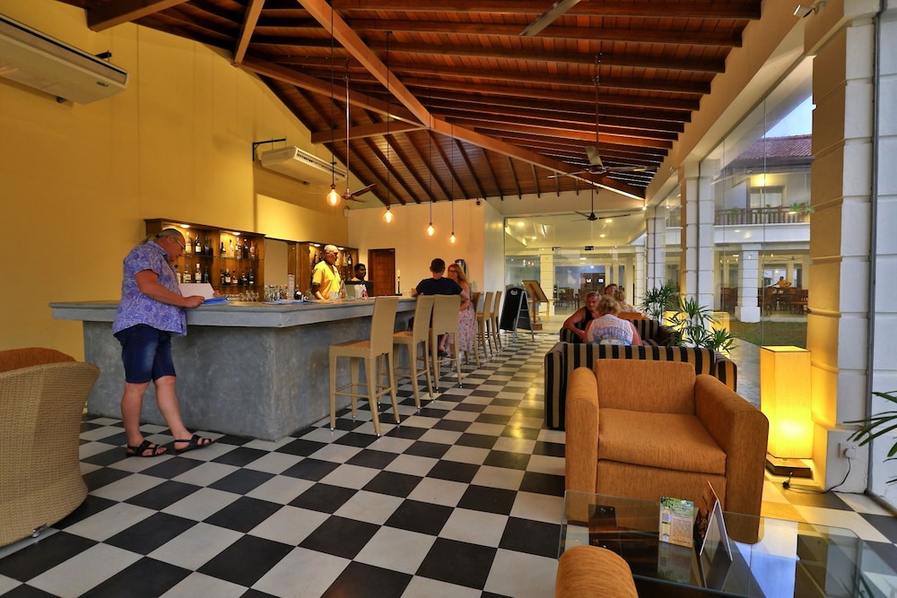 Hibiscus Beach Hotel And Villas — Restaurant & bars in Wadduwa