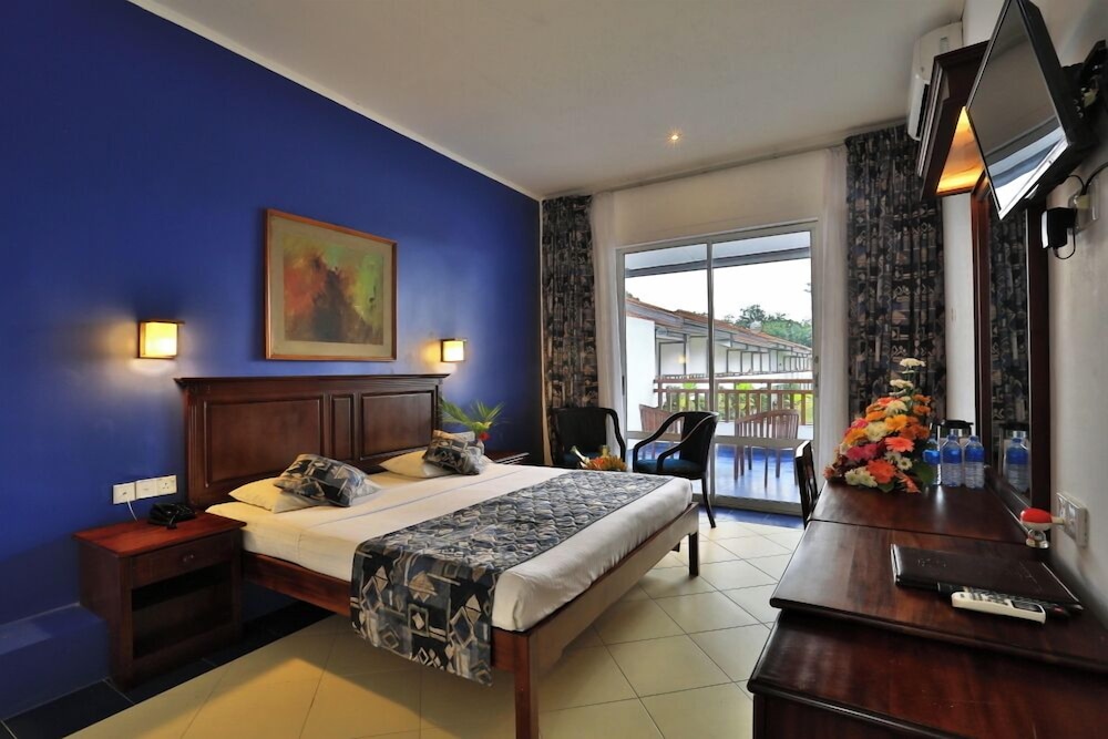 Hibiscus Beach Hotel And Villas — Hotel rooms in Wadduwa