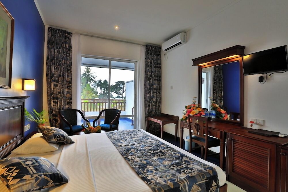 Hibiscus Beach Hotel And Villas — Hotel rooms in Wadduwa
