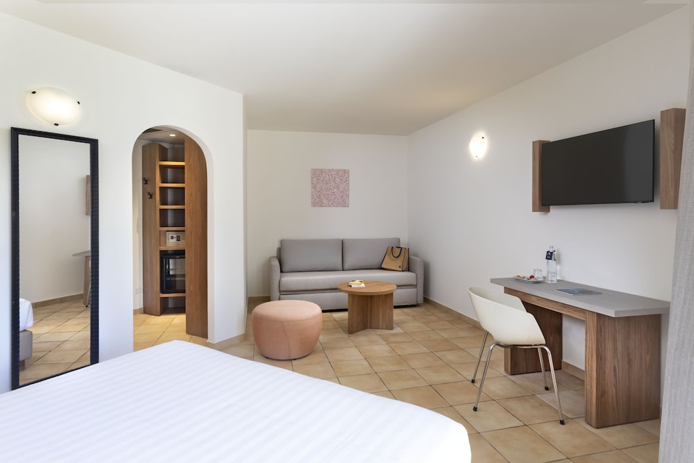 Blu Hotel Morisco — Hotel rooms in Arzachena, Sardinia