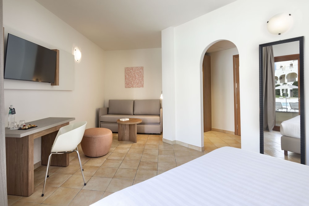 Blu Hotel Morisco — Hotel rooms in Arzachena, Sardinia