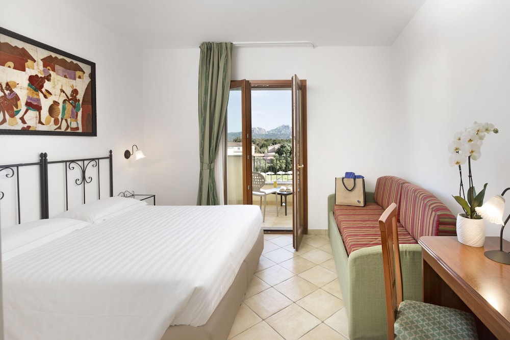 Blu Hotel Morisco — Hotel rooms in Arzachena, Sardinia