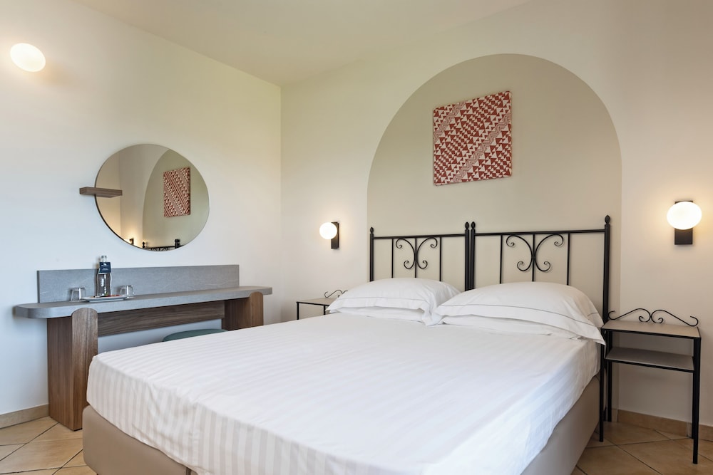Blu Hotel Morisco — Hotel rooms in Arzachena, Sardinia