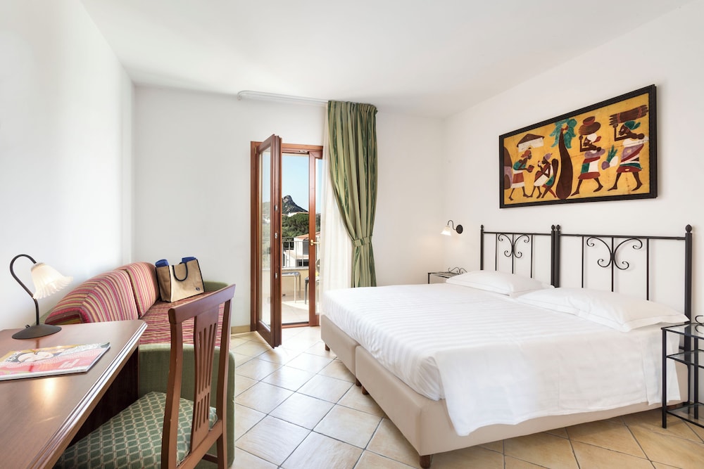Blu Hotel Morisco — Hotel rooms in Arzachena, Sardinia