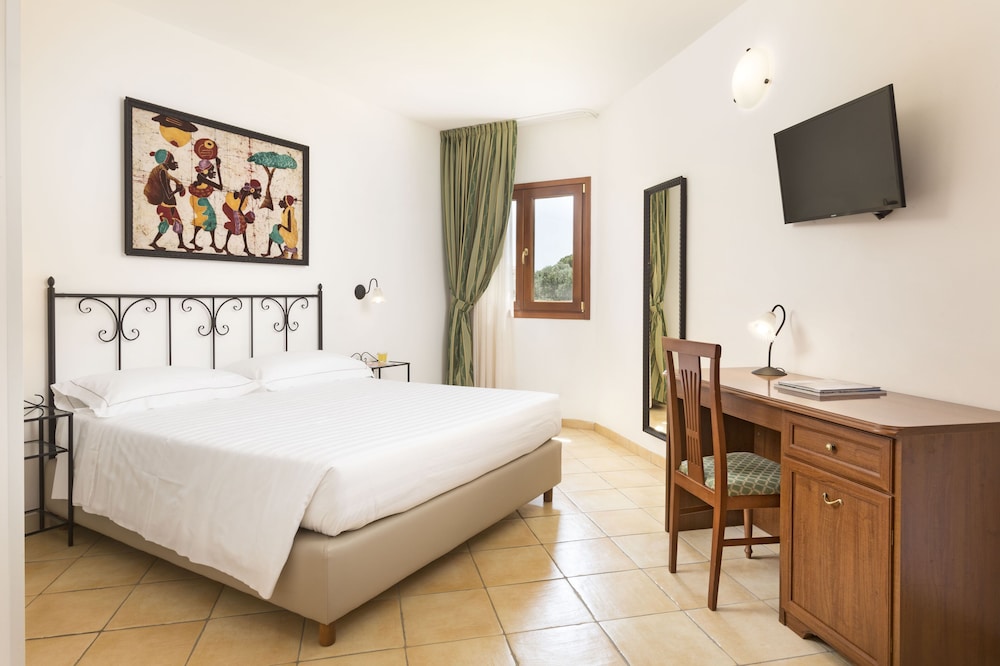 Blu Hotel Morisco — Hotel rooms in Arzachena, Sardinia