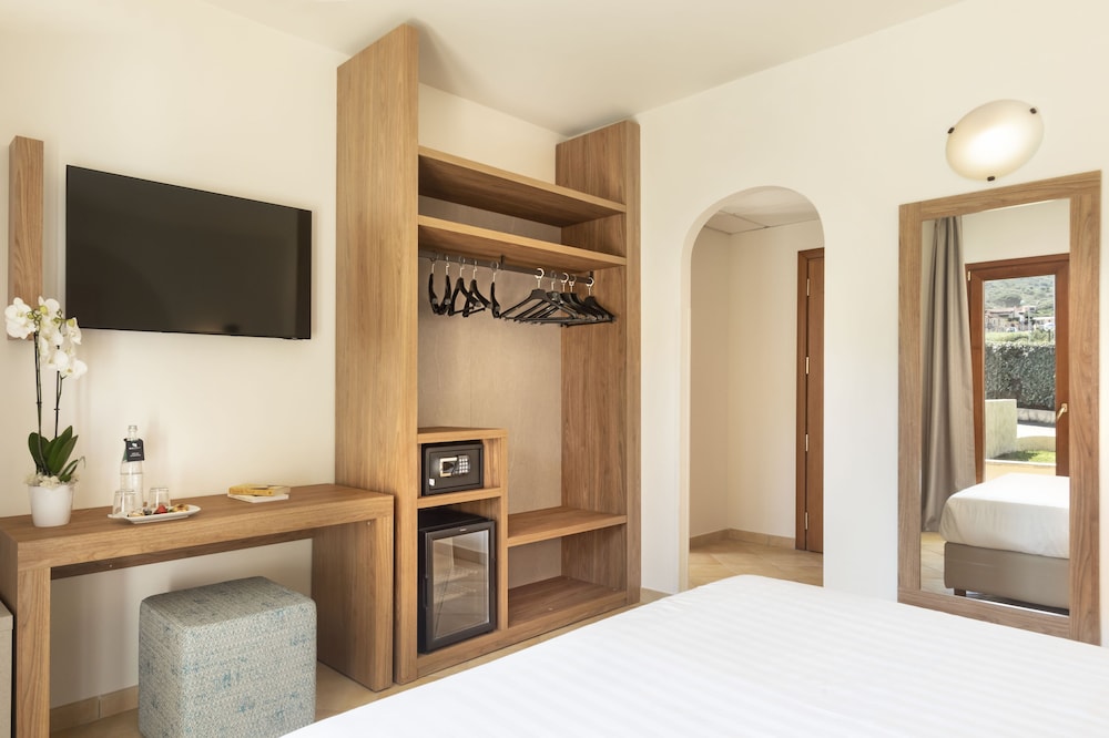 Blu Hotel Morisco — Hotel rooms in Arzachena, Sardinia