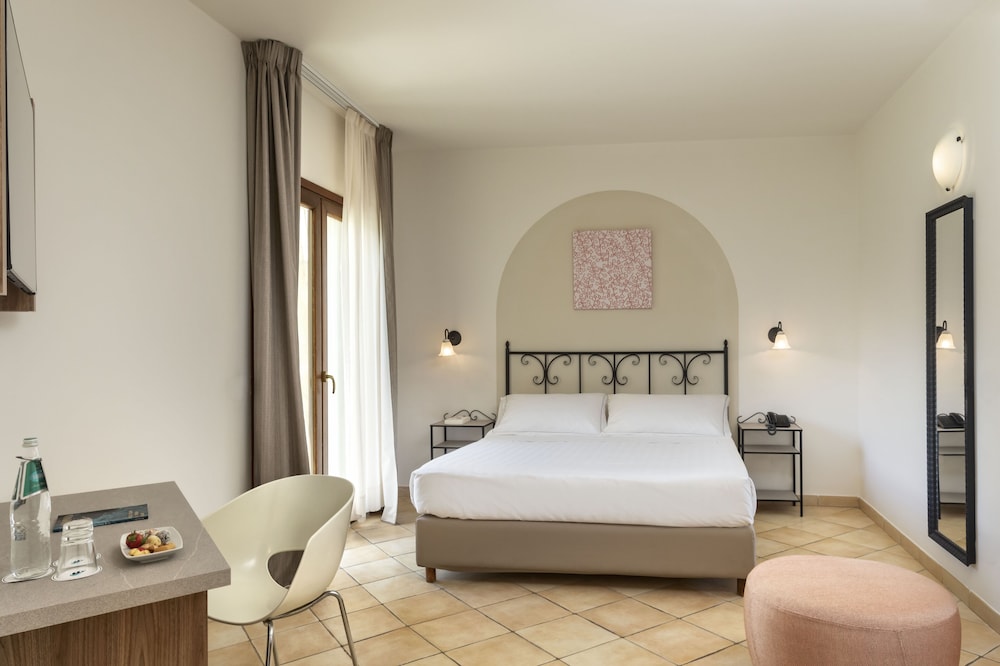 Blu Hotel Morisco — Hotel rooms in Arzachena, Sardinia
