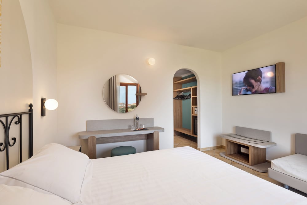 Blu Hotel Morisco — Hotel rooms in Arzachena, Sardinia