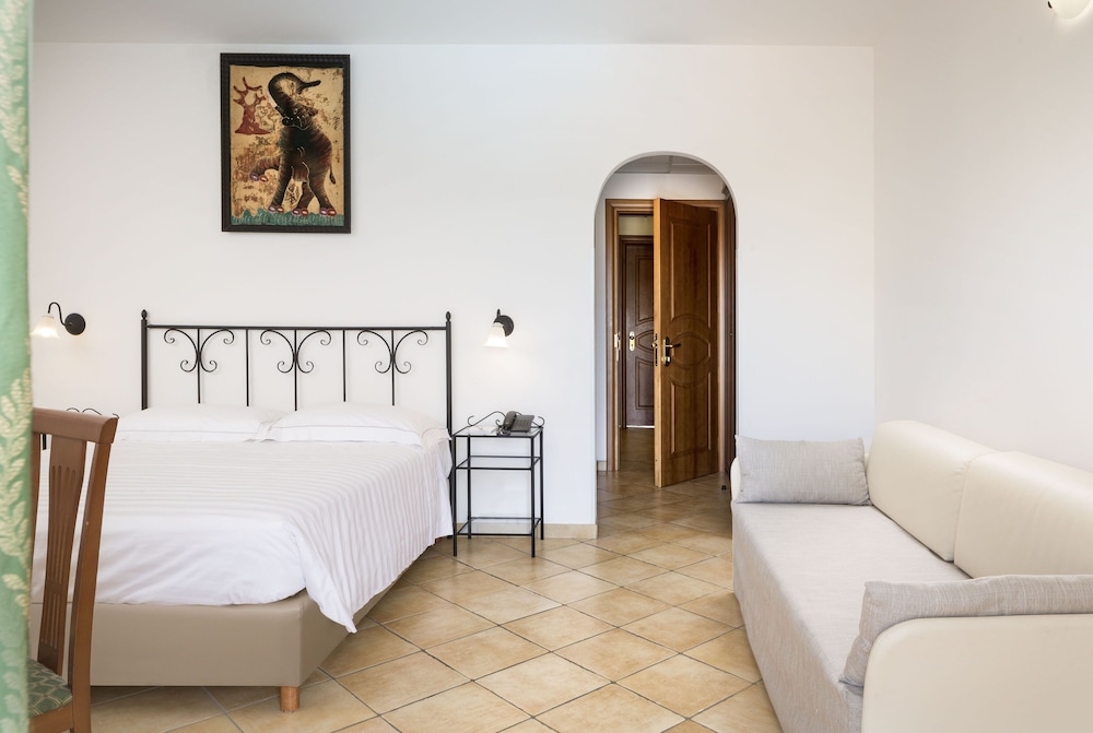 Blu Hotel Morisco — Hotel rooms in Arzachena, Sardinia