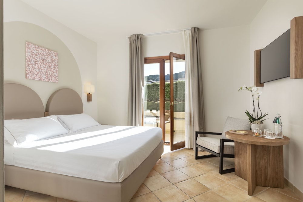 Blu Hotel Morisco — Hotel rooms in Arzachena, Sardinia