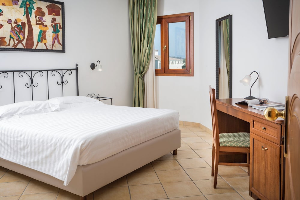 Blu Hotel Morisco — Hotel rooms in Arzachena, Sardinia