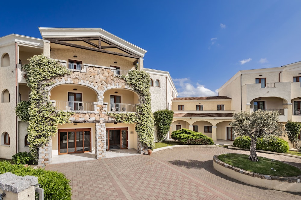 Blu Hotel Morisco — Hotel building in Arzachena, Sardinia