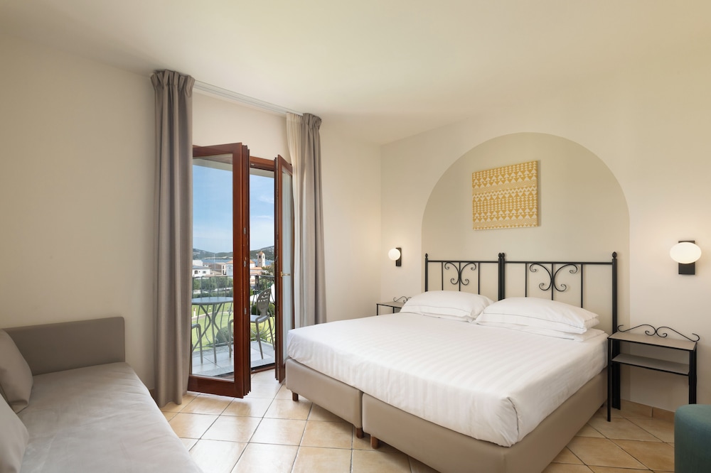 Blu Hotel Morisco — Hotel rooms in Arzachena, Sardinia
