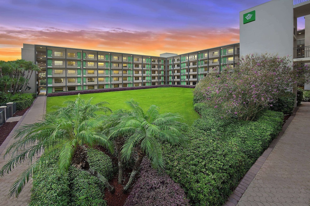 Wyndham Garden Lake Buena Vista – Disney Springs® Area — Hotel building in Lake Buena Vista, Florida