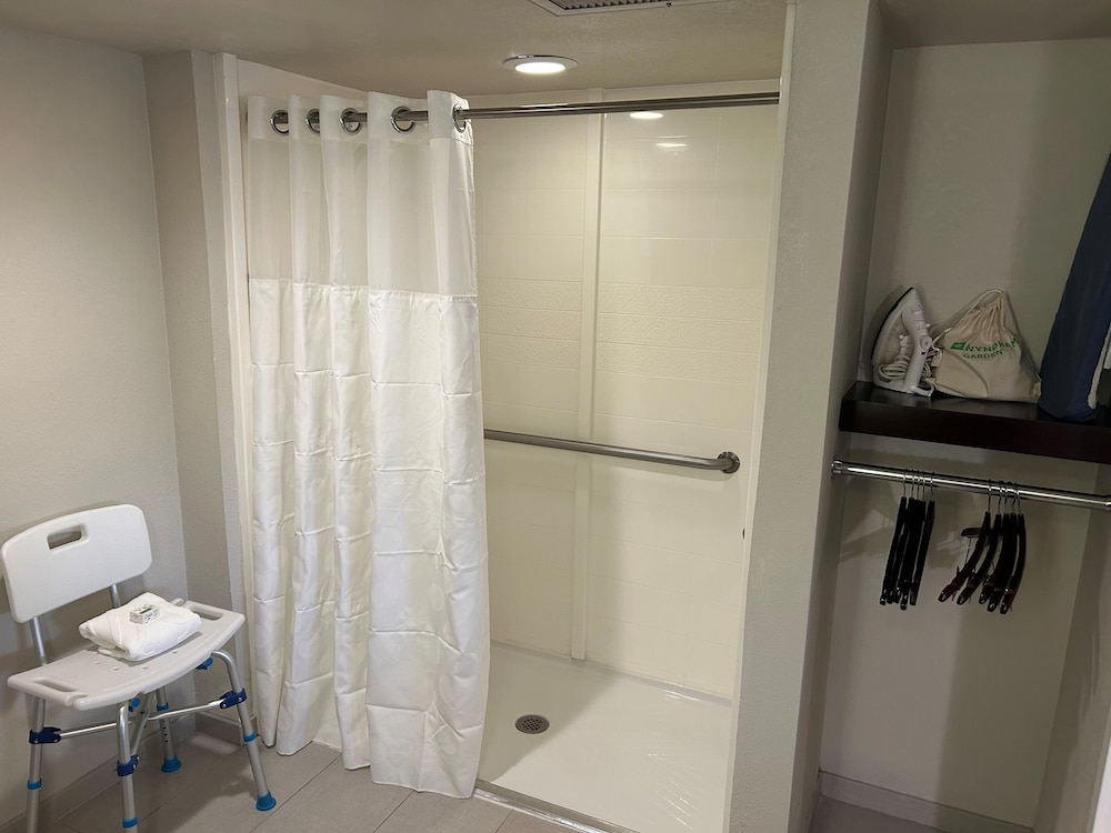 Wyndham Garden Lake Buena Vista – Disney Springs® Area — Hotel rooms in Lake Buena Vista, Florida