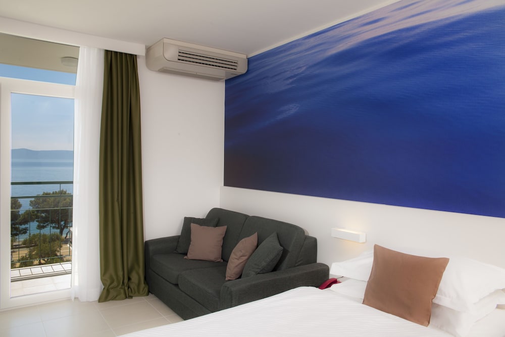 Bluesun Hotel Neptun — Hotel rooms in Tucepi, Split-Dalmatia